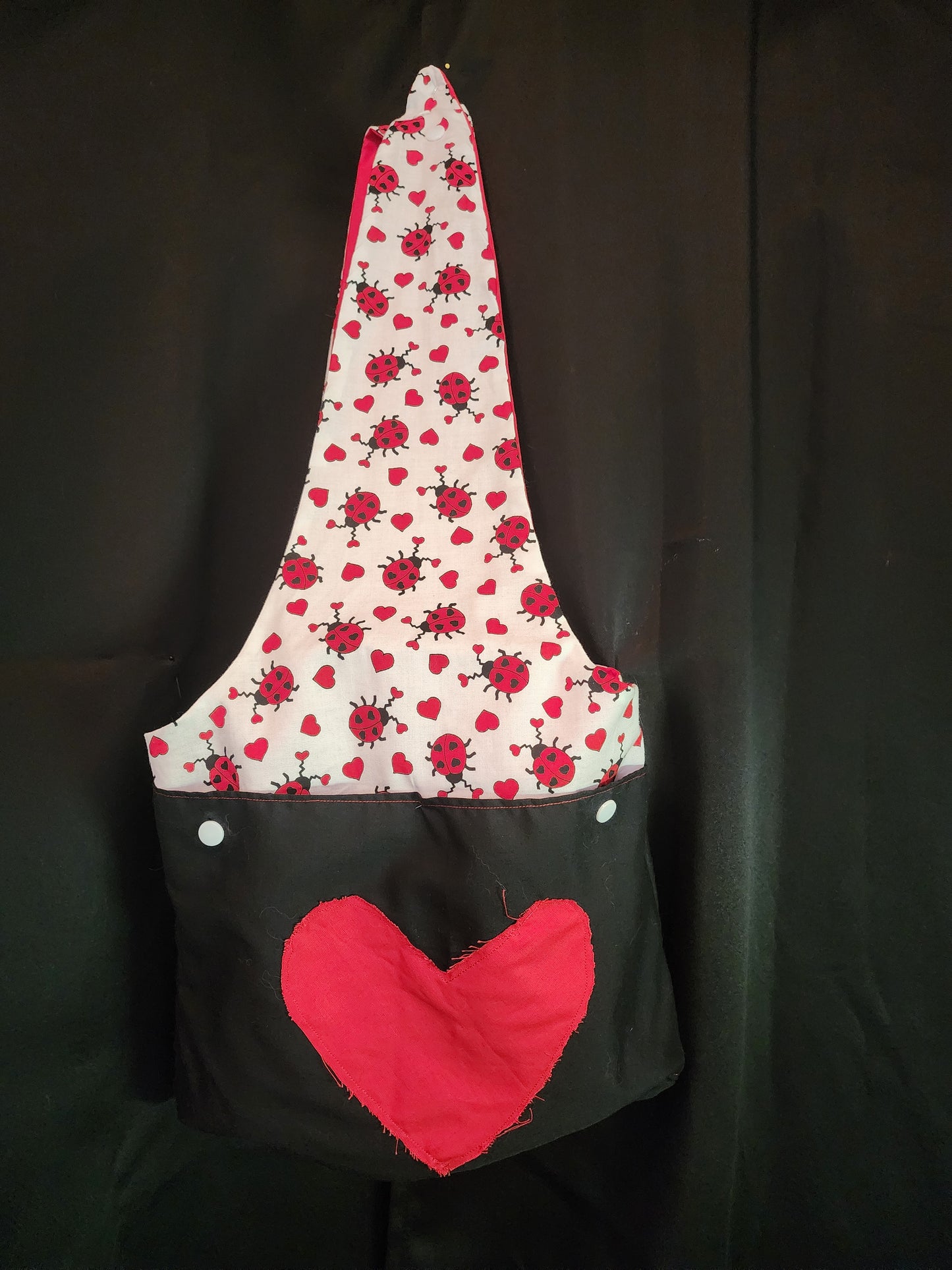 Looking for the perfect small Valentine’s Day gift bag? Our Valentine’s Day Collection Mini Bag from Homemade Creations is a sweet and reusable way to package candy, jewelry, gift cards, or small surprises for someone special.
This mini bag is thoughtfully handmade with love, giving your Valentine’s gift that personal, homestead-crafted touch you won’t find in big box stores. Whether you’re gifting to a spouse, child, teacher, friend, or customer, this bag makes even the smallest gift feel meaningful.