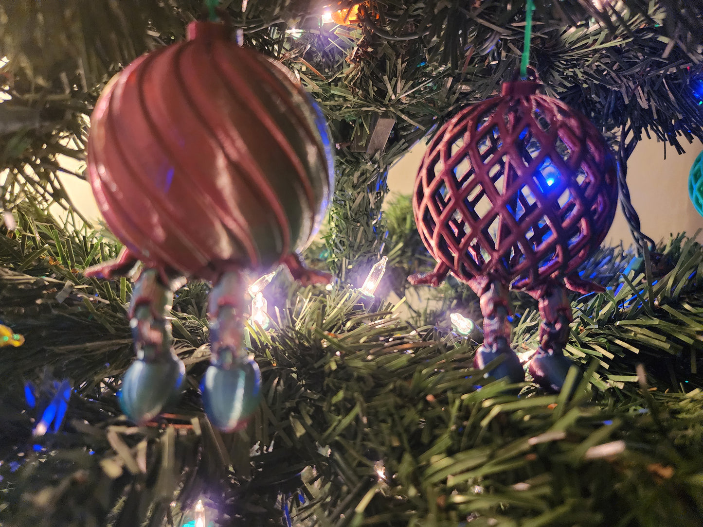 3D Printed Christmas Ornament Iridescent Christmas Ball with Legs