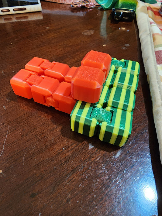 A relaxing fidget-styled infinity cubed designed originally by Austin Vojta